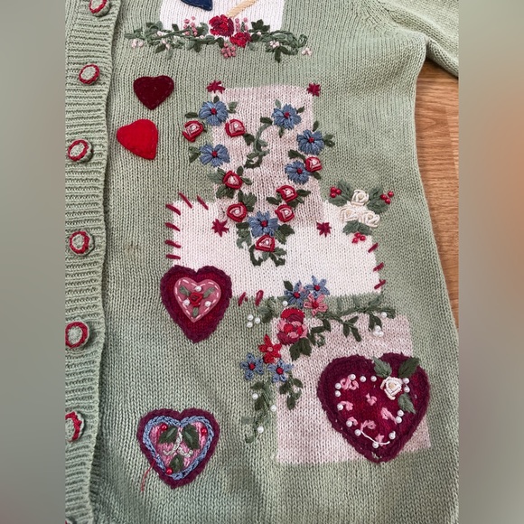 Women’s size small, embroidered, Valentine’s Day sweater, sage green - Picture 9 of 10